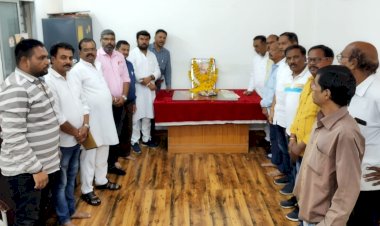 भाजपा नेताओं ने डॉ. श्यामाप्रसाद मुखर्जी के चित्र पर माल्यार्पण कर बलिदान दिवस मनाया