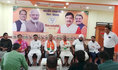 तिरंगा हमारी पहचान है और हर भारतवासी का गौरव है, इसे देखकर हर देशवासी के मन में राष्ट्रीयता की भावना जागृत हो जाती है : शेषराव यादव