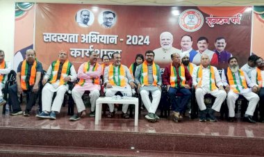 भाजपा जिलाध्यक्ष, सांसद एवं संगठन प्रभारी की उपस्थिति में समीक्षा बैठक संपन्न