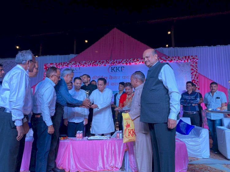 कीर्तिश केयर फाउंडेशन  द्वारा आयोजित कार्यक्रम में पहुंचे  पूर्व मुख़्यमंत्री एवं शहर के प्रतिष्ठित समाज सेवी