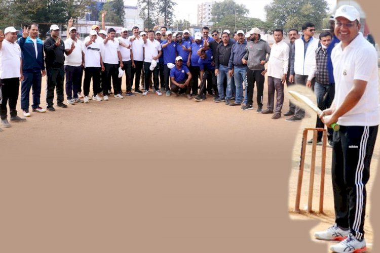 अधिकारी एकादश और पत्रकार एकादश के बीच सद्भावना क्रिकेट मैच संपन्न