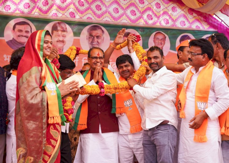 पूर्व मुख्यमंत्री शिवराज सिंह चौहान ने  बड़चिचोली, धनौरा और चावल पानी में जनसभाओं को संबोधित किया