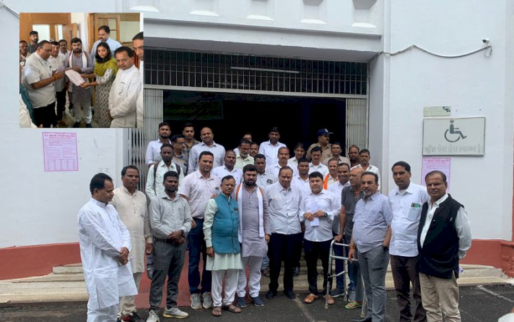 चौरई ग्रामीण मंडल अध्यक्ष की झूठी शिकायत के खिलाफ लामबंद हुई भाजपा, ज्ञापन देकर किया विरोध प्रदर्शन